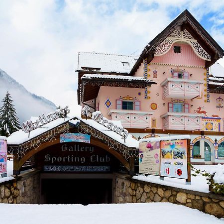 Hotel Soreghes Gran Chalet Кампитело ди Фаса Екстериор снимка