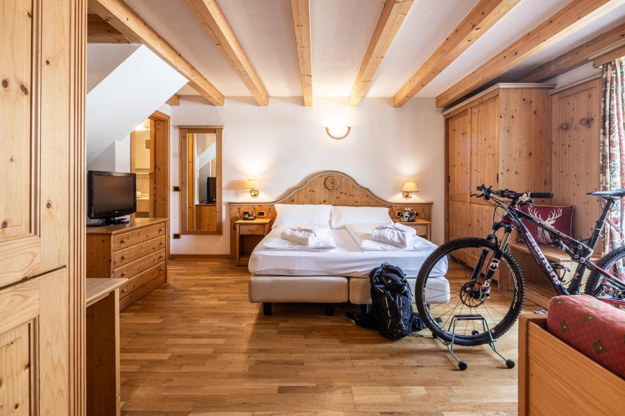 Hotel Soreghes Gran Chalet Кампитело ди Фаса Екстериор снимка