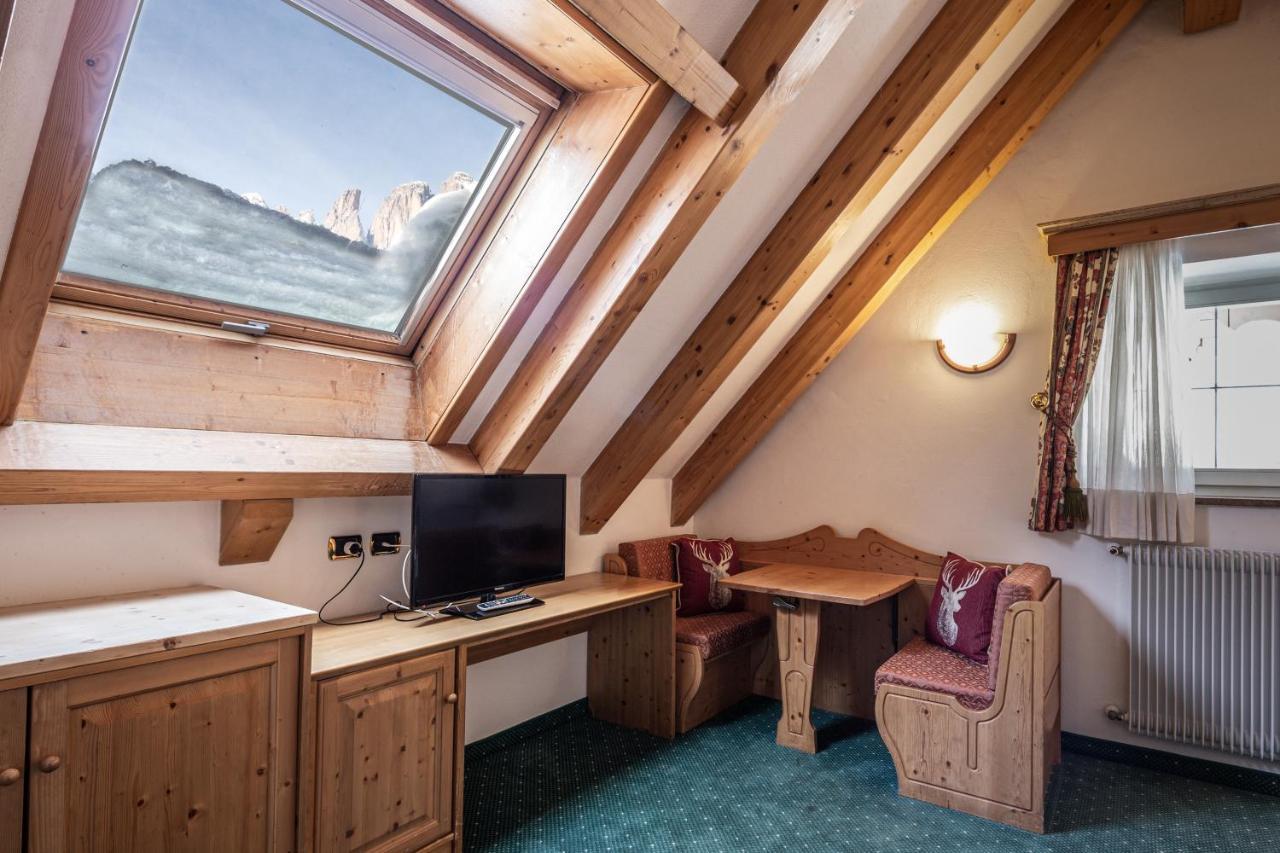 Hotel Soreghes Gran Chalet Кампитело ди Фаса Екстериор снимка