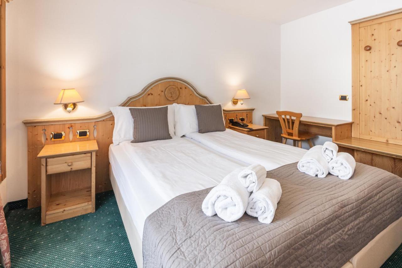 Hotel Soreghes Gran Chalet Кампитело ди Фаса Екстериор снимка