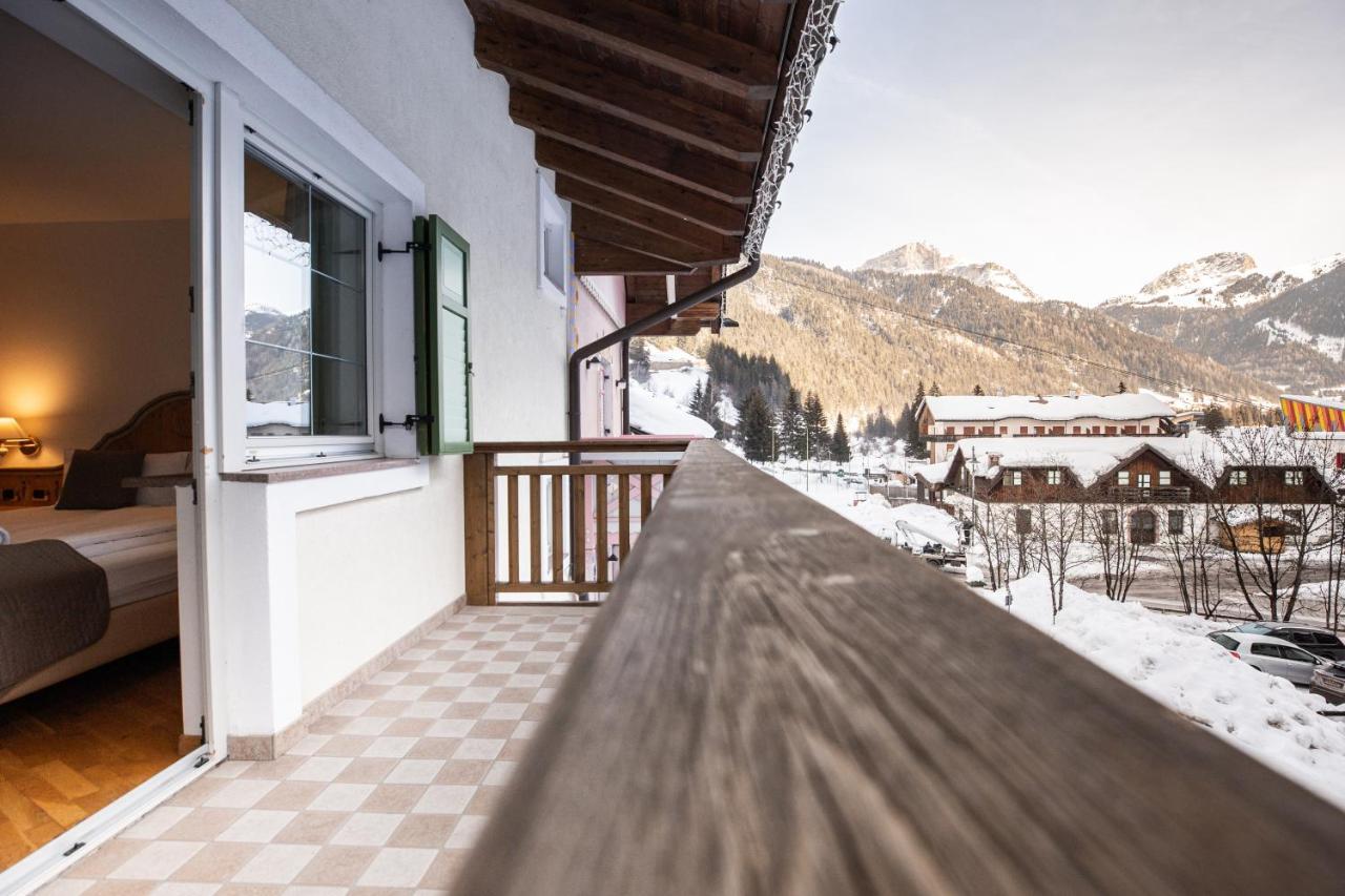 Hotel Soreghes Gran Chalet Кампитело ди Фаса Екстериор снимка