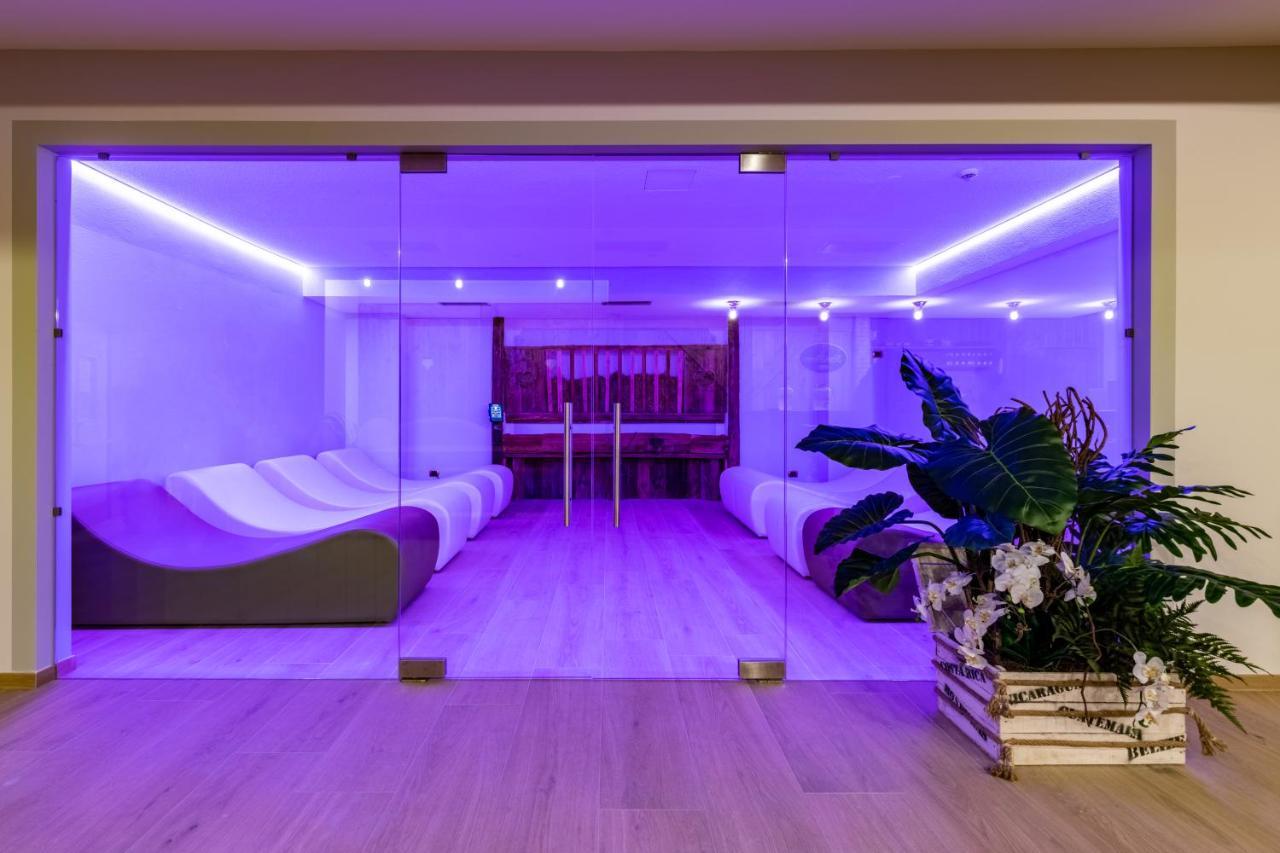Hotel Soreghes Gran Chalet Кампитело ди Фаса Екстериор снимка