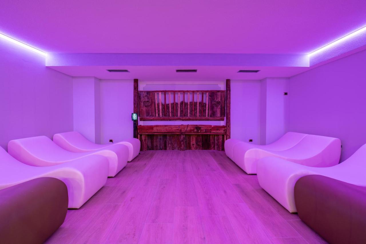 Hotel Soreghes Gran Chalet Кампитело ди Фаса Екстериор снимка