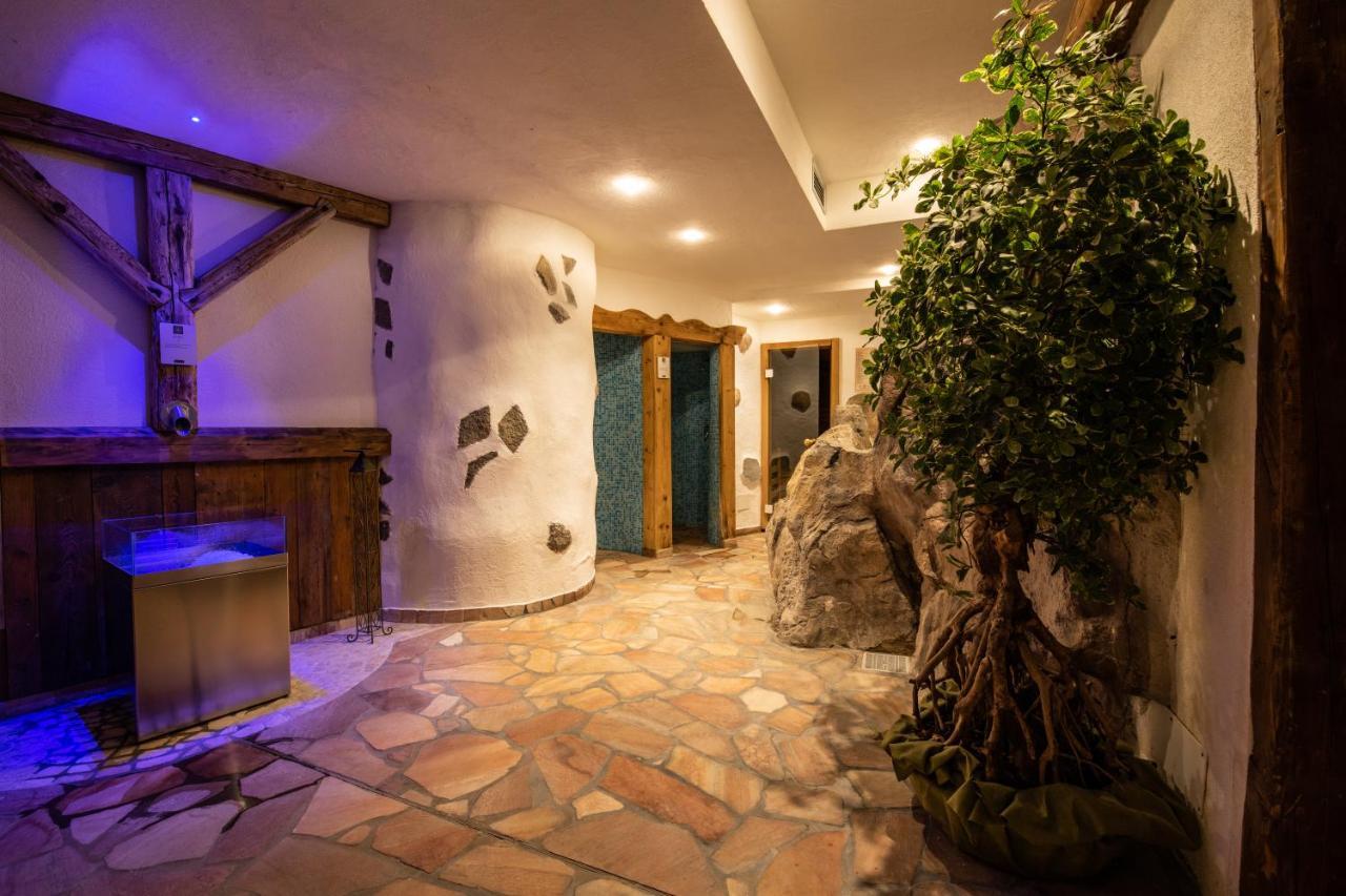 Hotel Soreghes Gran Chalet Кампитело ди Фаса Екстериор снимка