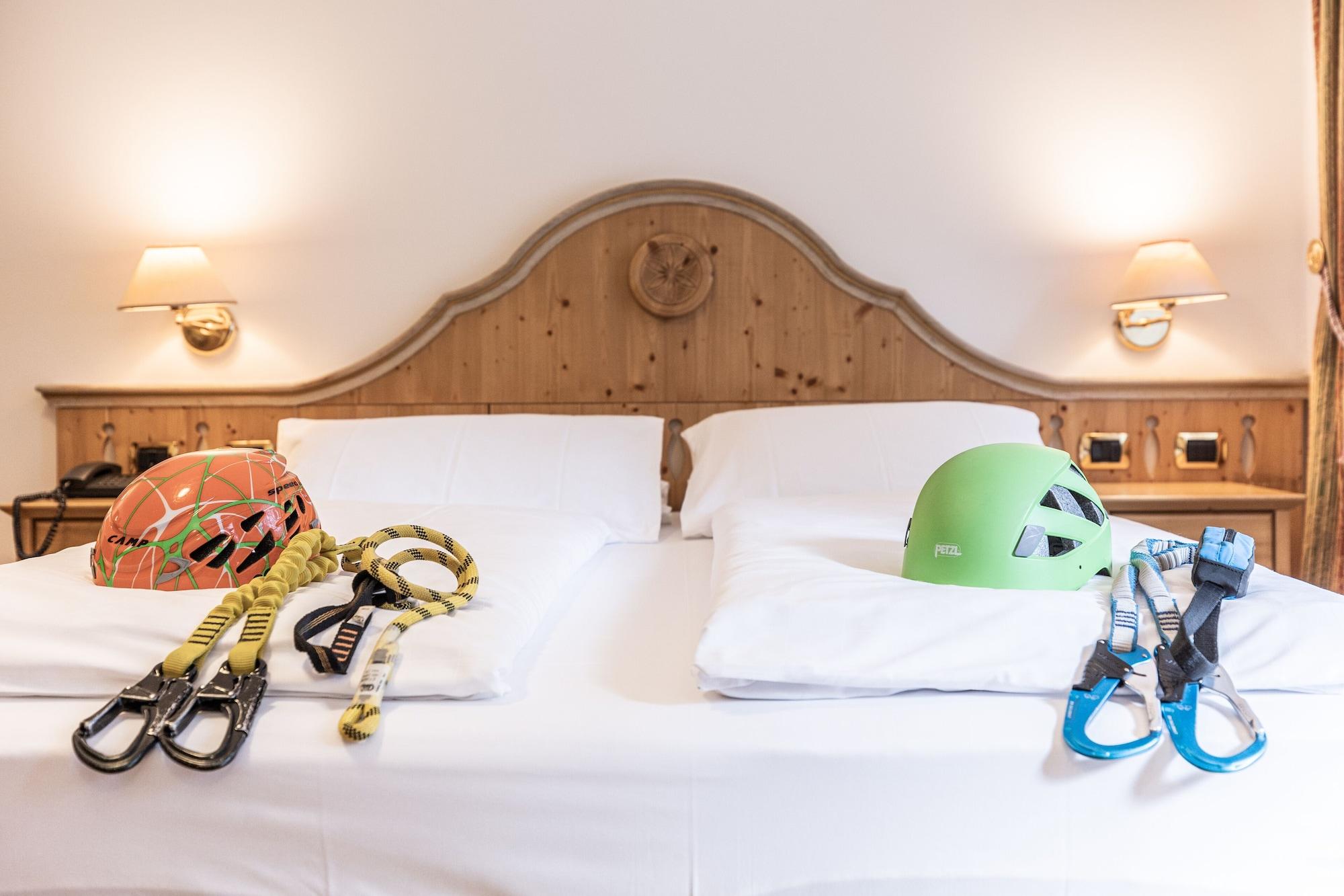 Hotel Soreghes Gran Chalet Кампитело ди Фаса Екстериор снимка