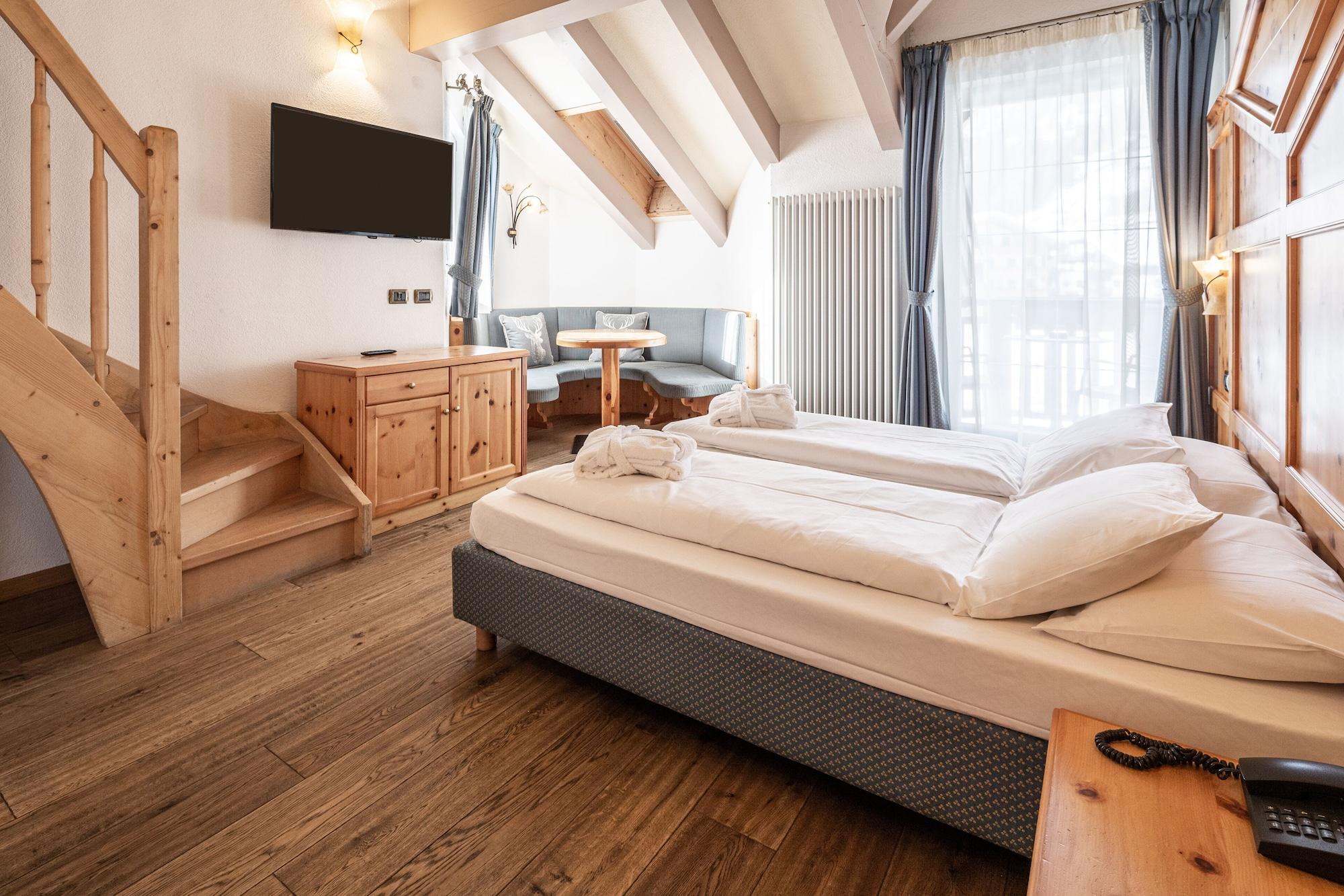 Hotel Soreghes Gran Chalet Кампитело ди Фаса Екстериор снимка