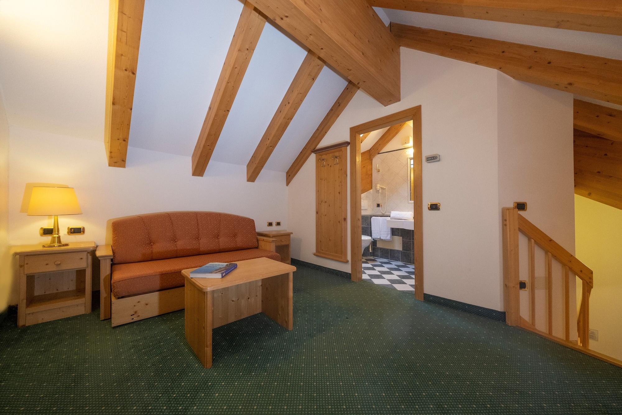 Hotel Soreghes Gran Chalet Кампитело ди Фаса Екстериор снимка