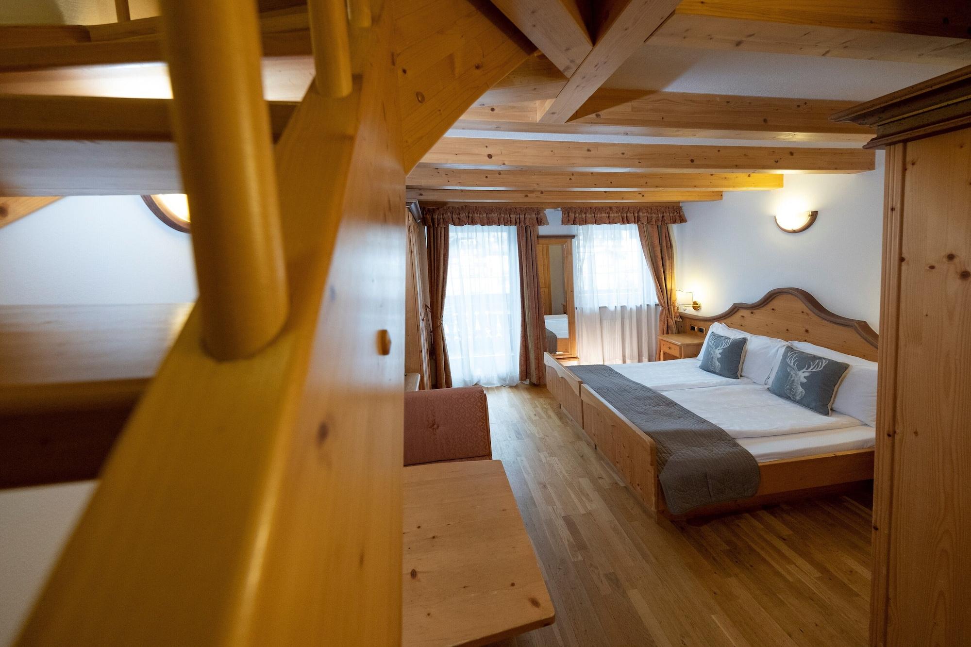 Hotel Soreghes Gran Chalet Кампитело ди Фаса Екстериор снимка