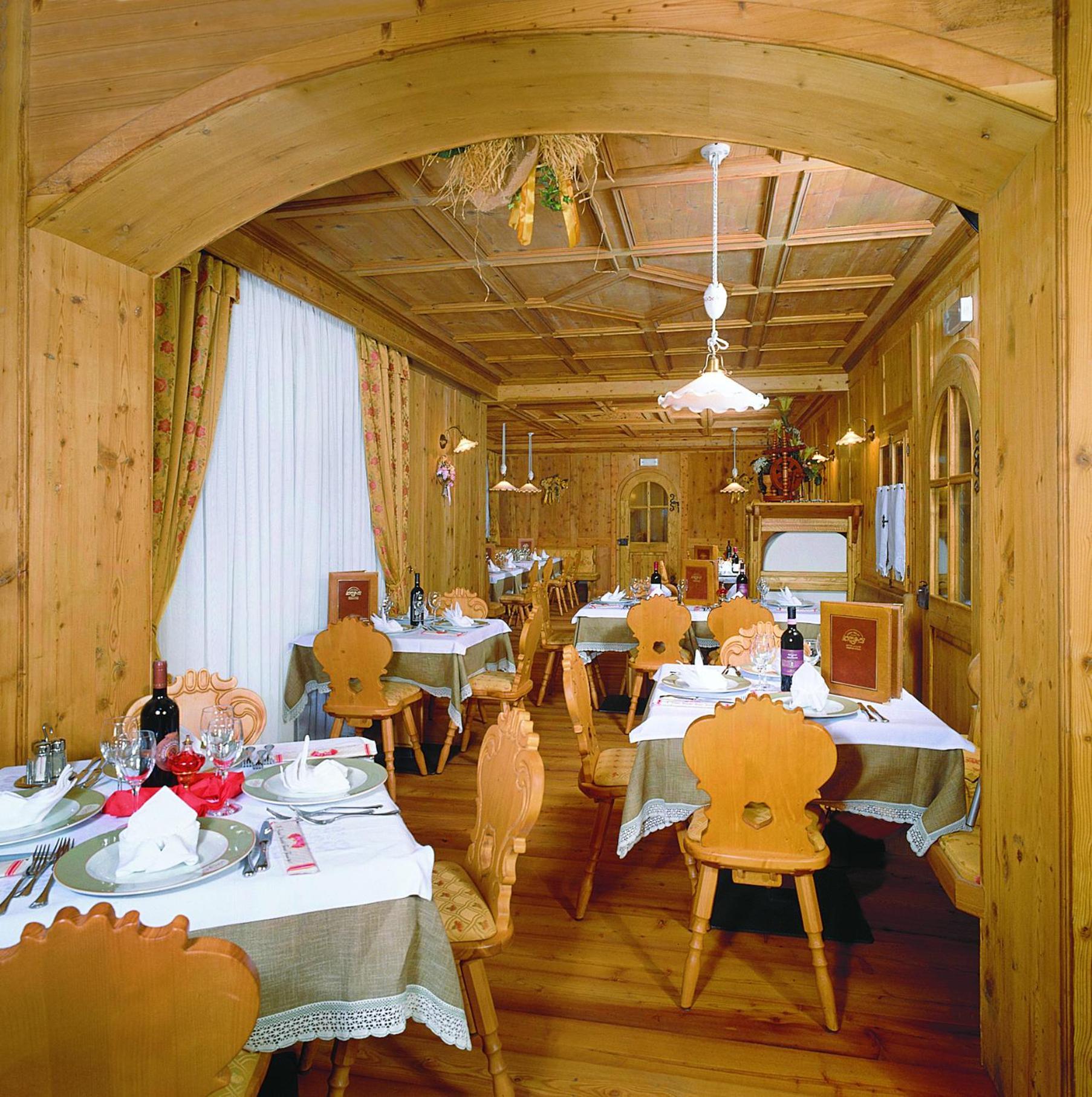 Hotel Soreghes Gran Chalet Кампитело ди Фаса Екстериор снимка