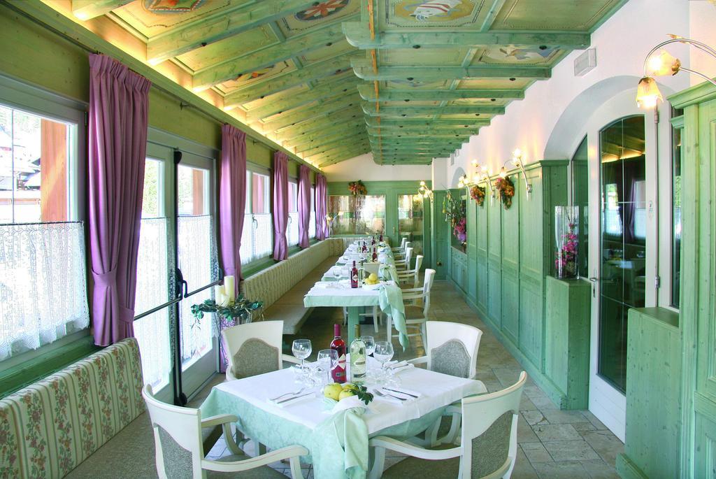 Hotel Soreghes Gran Chalet Кампитело ди Фаса Екстериор снимка