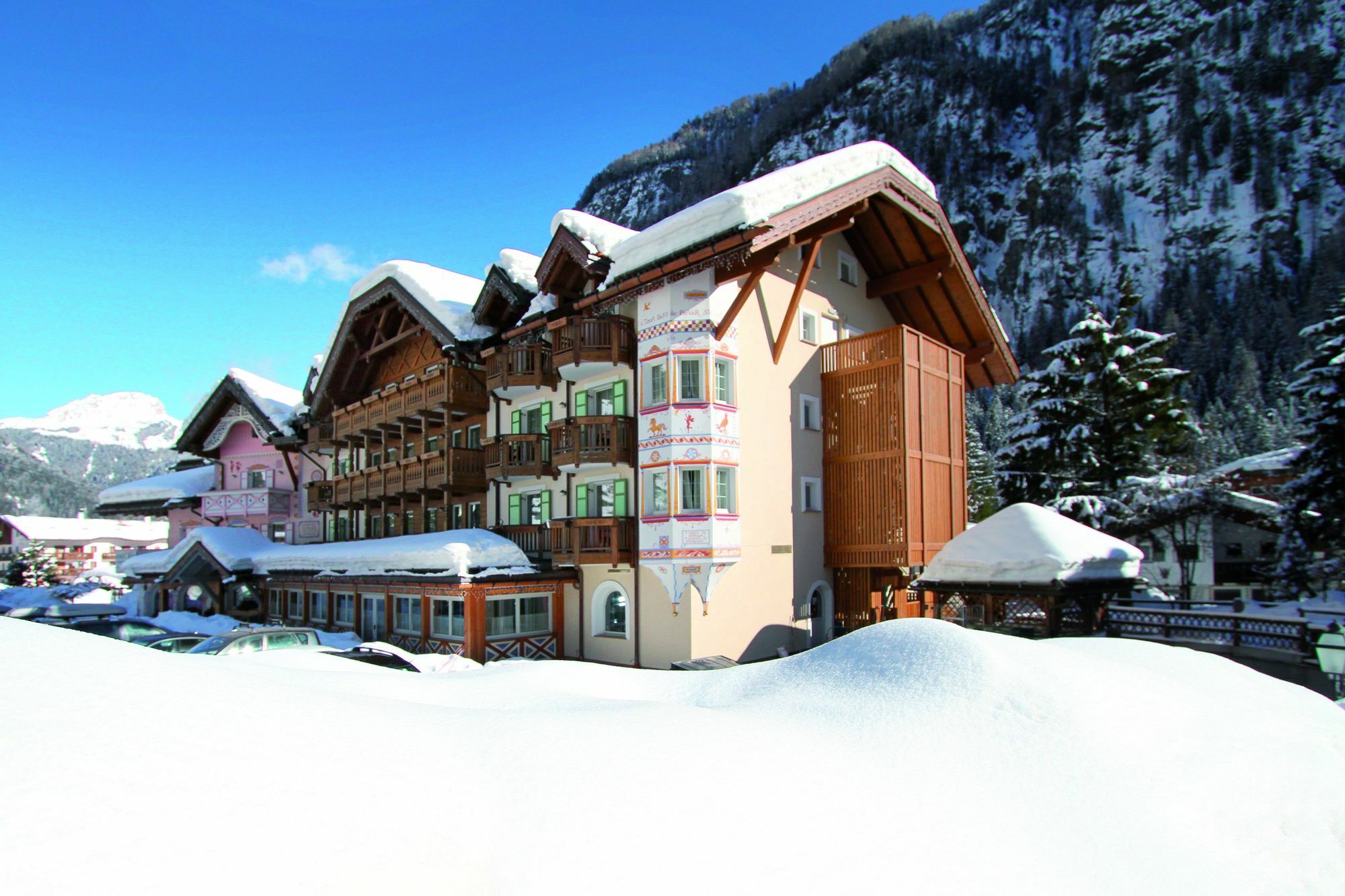 Hotel Soreghes Gran Chalet Кампитело ди Фаса Екстериор снимка