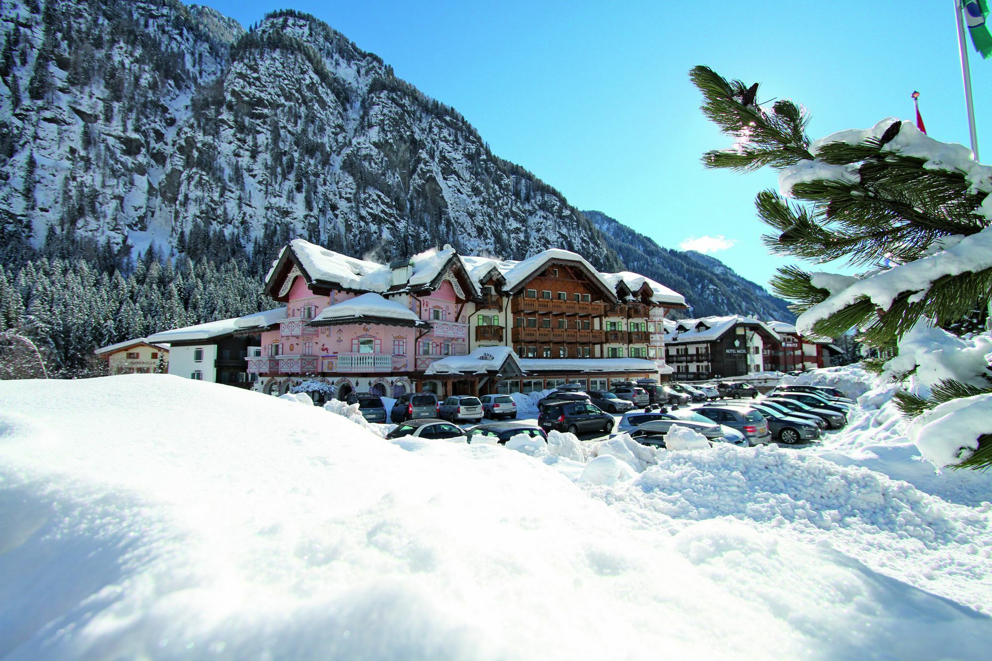 Hotel Soreghes Gran Chalet Кампитело ди Фаса Екстериор снимка